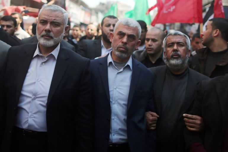 إسماعيل هنية إلى جانب يحيى السنوار رئيس حركة حماس في قطاع غزة