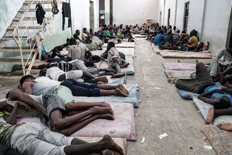 مهاجرون أفارقة بمركز احتجاز في ليبيا