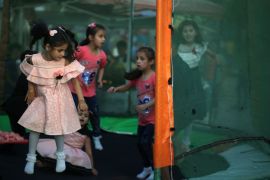 رغم الحصار الذي يخنق غزة فإن فرحة العيد استطاعت أن تخترقه وتغمر الأطفال وتسعد قلوبهم الغضة.