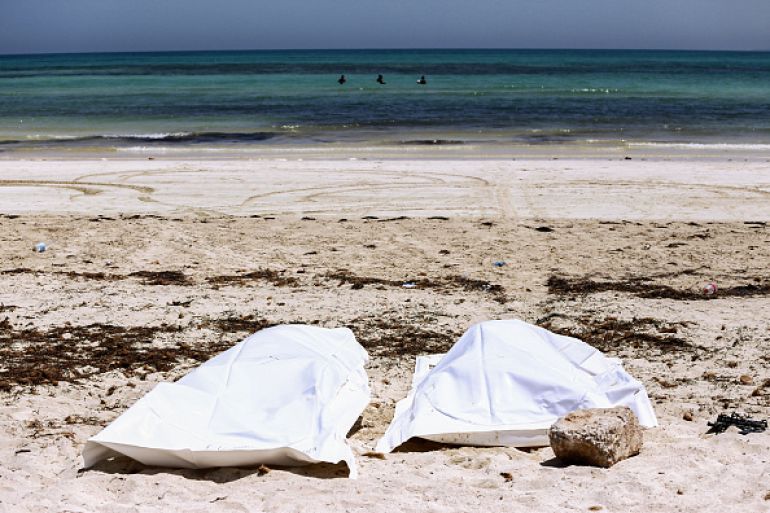 جثث مهاجرين على سواحل تونس تنتظر دفنها