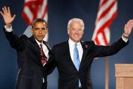 الرئيس 46 للولايات المتحدة الأمريكية جو بايدن (يمين) والرئيس الأسبق باراك أوباما (يسار)
