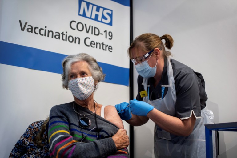 بريطانيا أول دولة ترخّص استخدام لقاح مضاد لفيروس كورونا المستجد