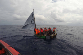 إنقاذ مهاجرين كوبيين في فلوريدا الأمريكية بعد بقائهم في البحر 16 يوما