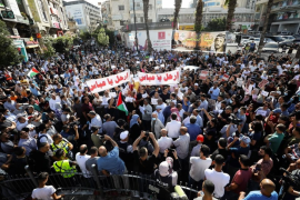 متظاهرون في الضفة الغربية يطالبون برحيل الرئيس الفلسطيني