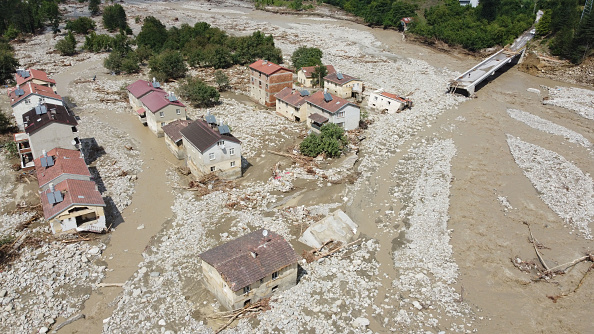 السيول تدمر 40 منزلا بقرية بابسي في محافظة سينوب التركية