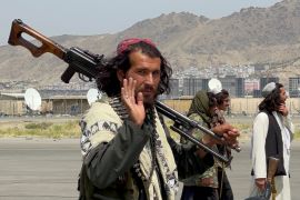مسلحو حركة طالبان في مطار العاصمة الأفغانية
