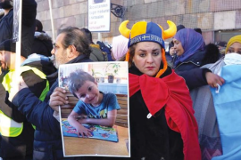 أولياء أمور يحتجون على اختطاف "سوسيال" أولادهم وحرمانهم منهم