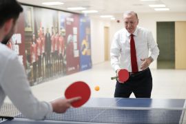 أردوغان يلعب تنس الطاولة
