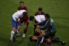 جانب من المواجهات التي شهدتها مباراة البرتغال وهولندا في مونديال عام 2006
