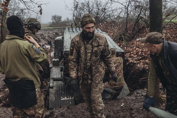 جنود أوكرانيون يدافعون عن أراضيهم ضد روسيا