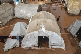 الأمطار والبرد يزيدان مأساة النازحين السوريين