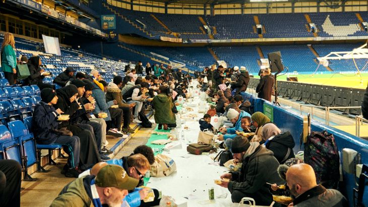 إفطار جماعي للمسلمين في ملعب نادي تشلسي الإنجليزي