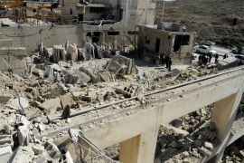 صورة آثار هجوم إسرائيلي سابق في دمشق نشرتها الوكالة الرسمية (رويترز)
