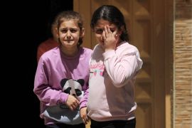 بكاء أطفال في غزة إثر القصف الإسرائيلي