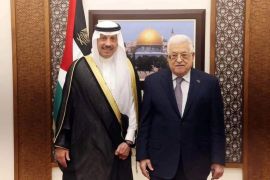 رحب عباس بالسفير السعودي، مشيدا بزيارته لفلسطين وتعيينه سفيرا للمملكة (وسائل التواصل)