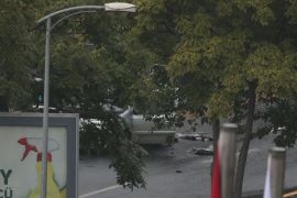 آثار التفجير الذي وقع في أنقرة (رويترز)