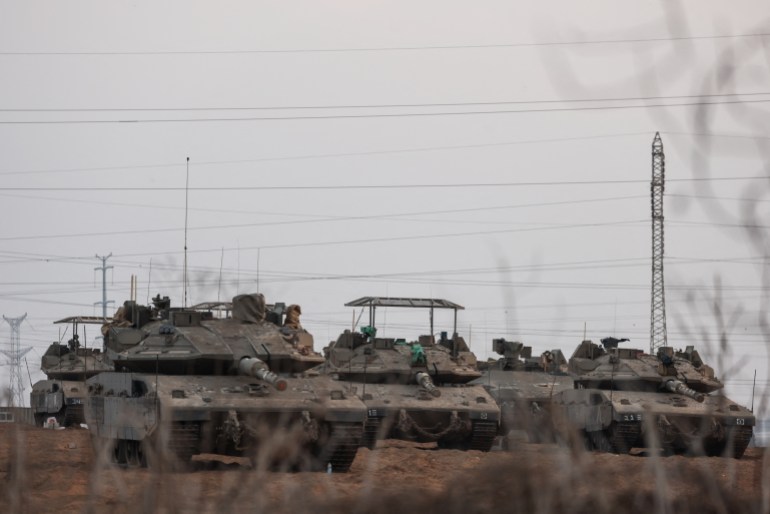 دبابات إسرائيلية قرب قطاع غزة