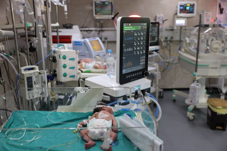وفاة 39 رضيعا بسبب انقطاع الأكسجين في مستشفى الشفاء بغزة