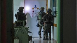 صورة نشرها الجيش الإسرائيلي تظهر جنودا يقومون بعمليات داخل مستشفى الشفاء بغزة (غيتي)