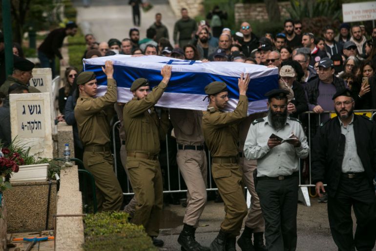 جانب من تشييع الجنود الإسرائيليين الذين قتلوا بتفجير منزل ملغم في البريج