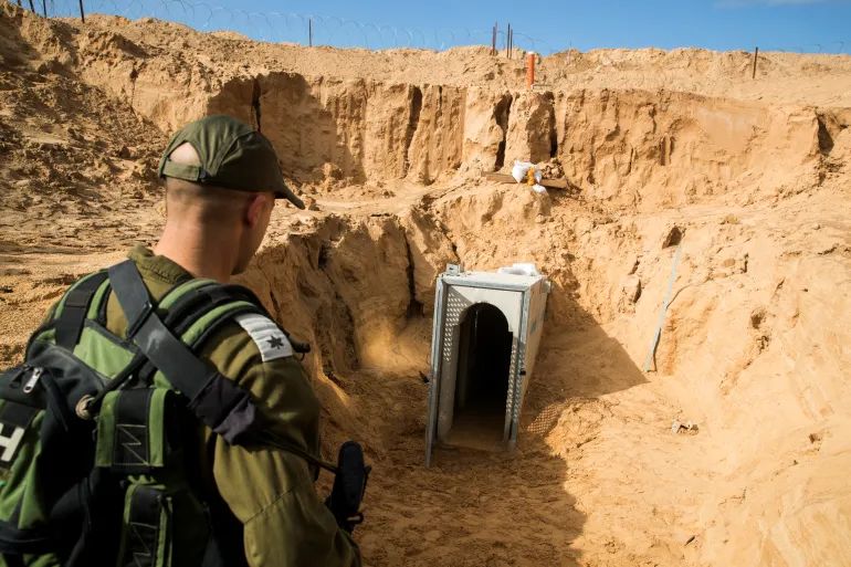 الجيش الاسرائيلي يقر أنه يضخ المياه في أنفاق غزة