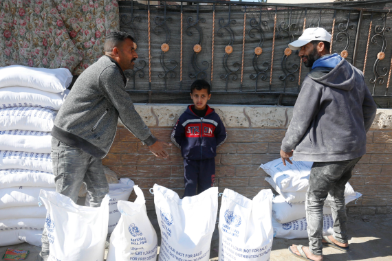 مساعدات من الأونروا لسكان غزة الذين يواجهون خطر المجاعة
