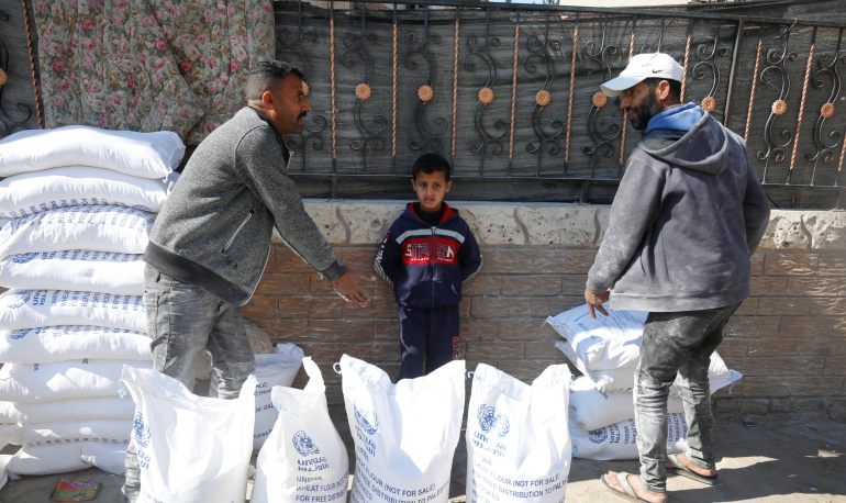 مساعدات من الأونروا لسكان غزة الذين يواجهون خطر المجاعة