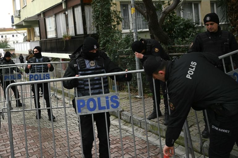 الشرطة التركية في موقع إطلاق نار على شخص في كنيسة إيطالية في تركيا