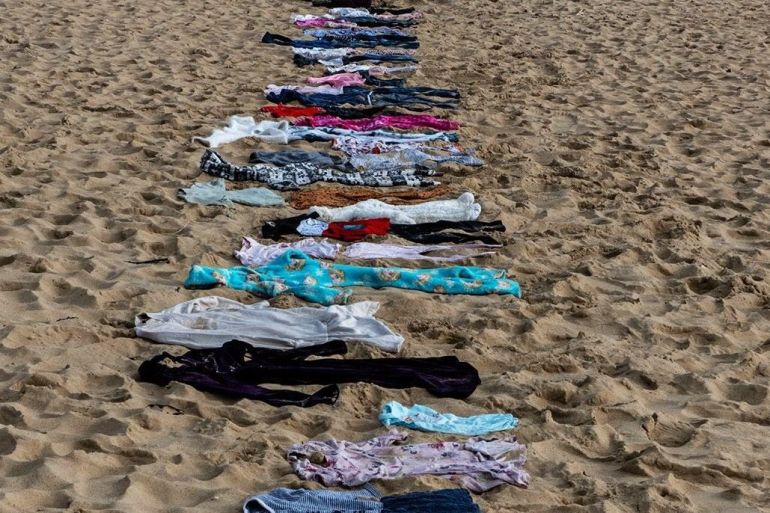 قطع الملابس تشير إلى الأطفال الذين استشهدوا جراء الحرب عل غزة