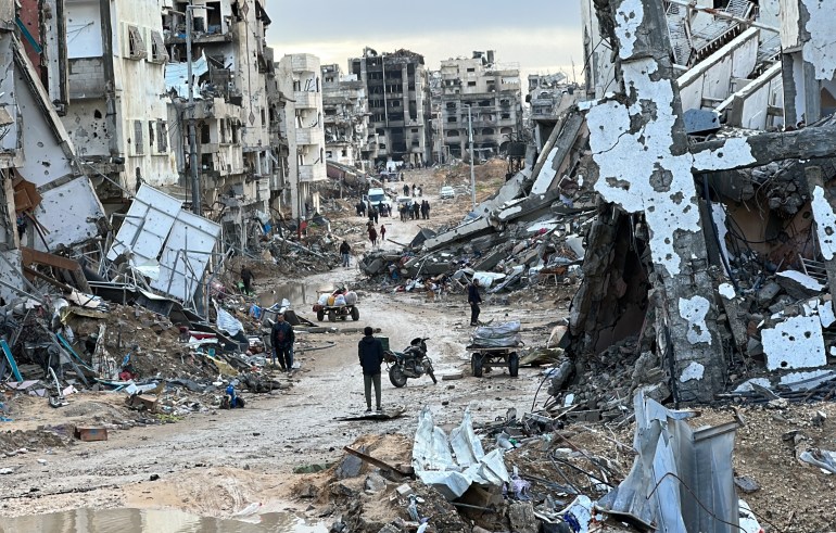 آثار قصف الاحتلال لغزة بعد 121 من العدوان
