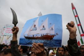 مسيرات مليونية في اليمن دعما للشعب الفلسطيني في قطاع غزة في مواجهة الحرب الإسرائيلية على القطاع (رويترز)