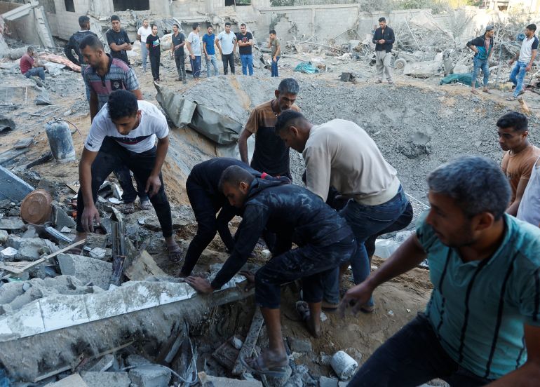 عميلة إزالة الأنقاض في غزة معقدة لاختلاط الذخائر غير المتفجرة بالركام