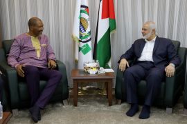 إسماعيل هنية رئيس المكتب السياسي لحركة (حماس) يلتقي نوكسي زويليفليل مانديلا، حفيد نيلسون مانديلا (حماس)