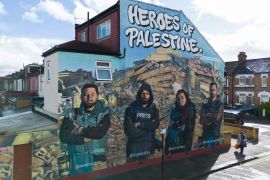 جدارية لصحفيين فلسطينيين بشرق لندن (الفرنسية)