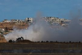 الدخان يتصاعد بعد قصف إسرائيلي على قطاع غزة (الفرنسية)